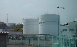 В Фукусиме из бассейнов с топливом на АЭС вылилась вода